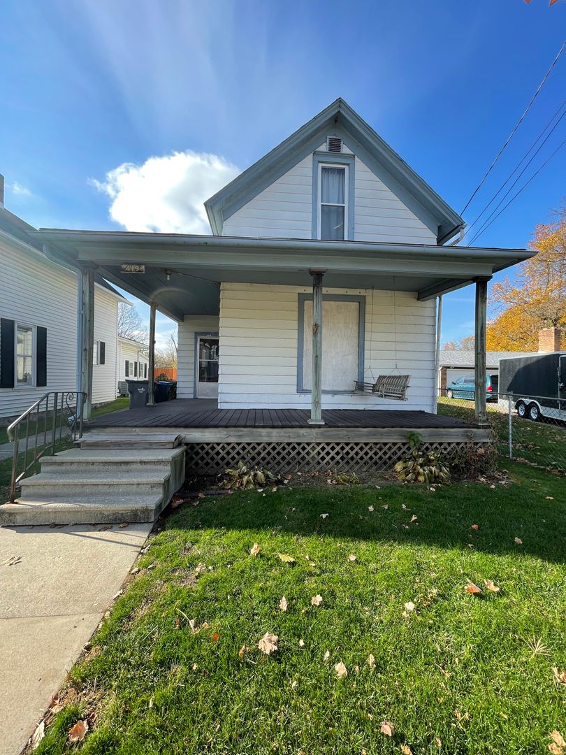 Goshen Apartment: 419 1/2 North First Street