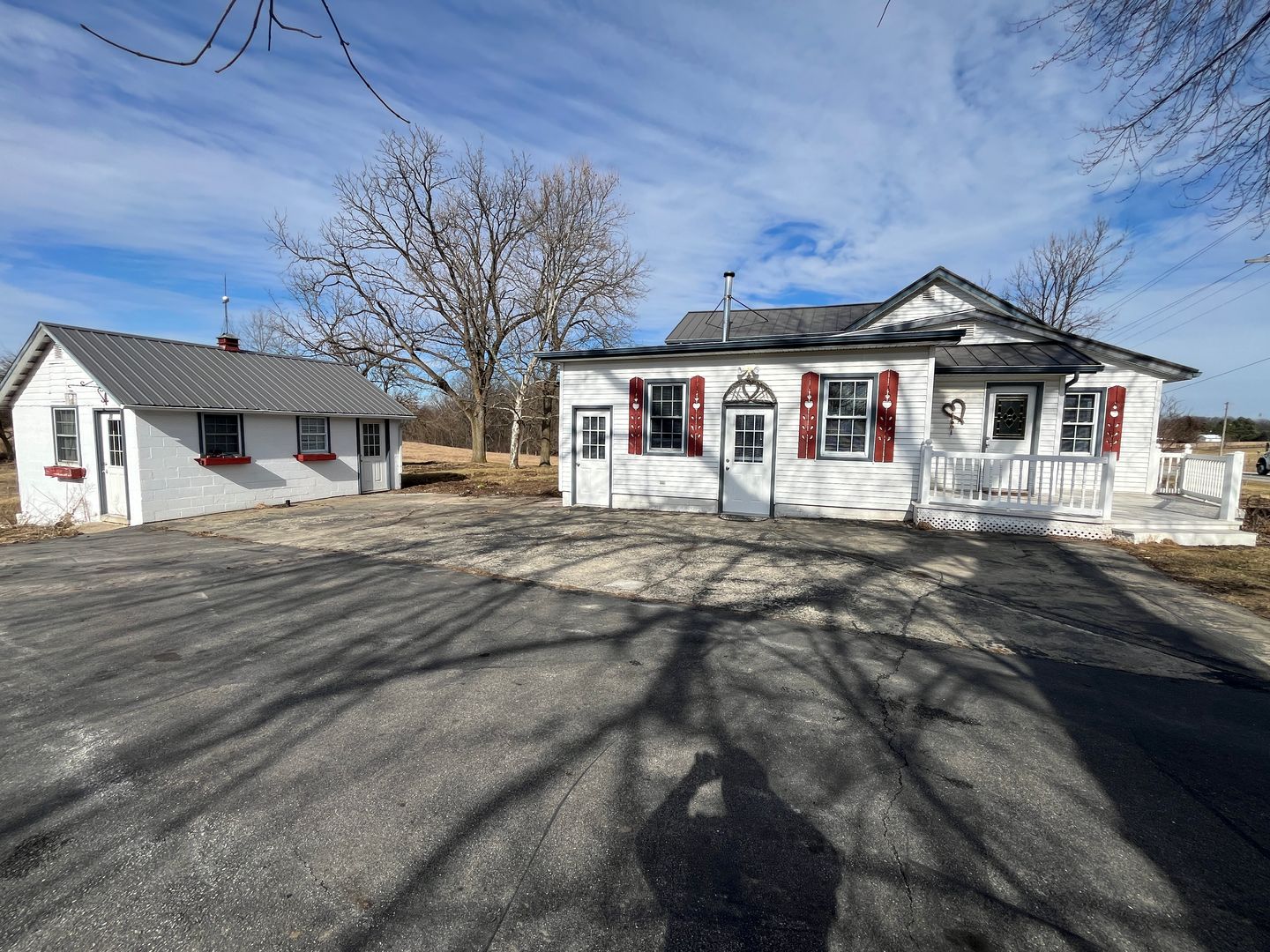 Middlebury House: 53855 SR 13