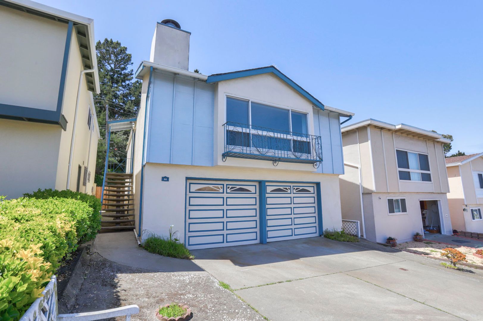 Daly City House: 88 Canterbury Ave
