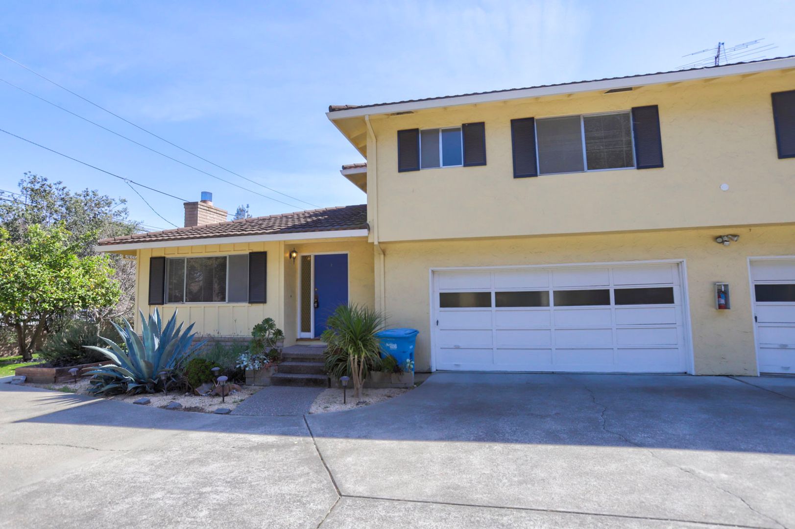 Redwood City Apartment: 264 W Oakwood Blvd