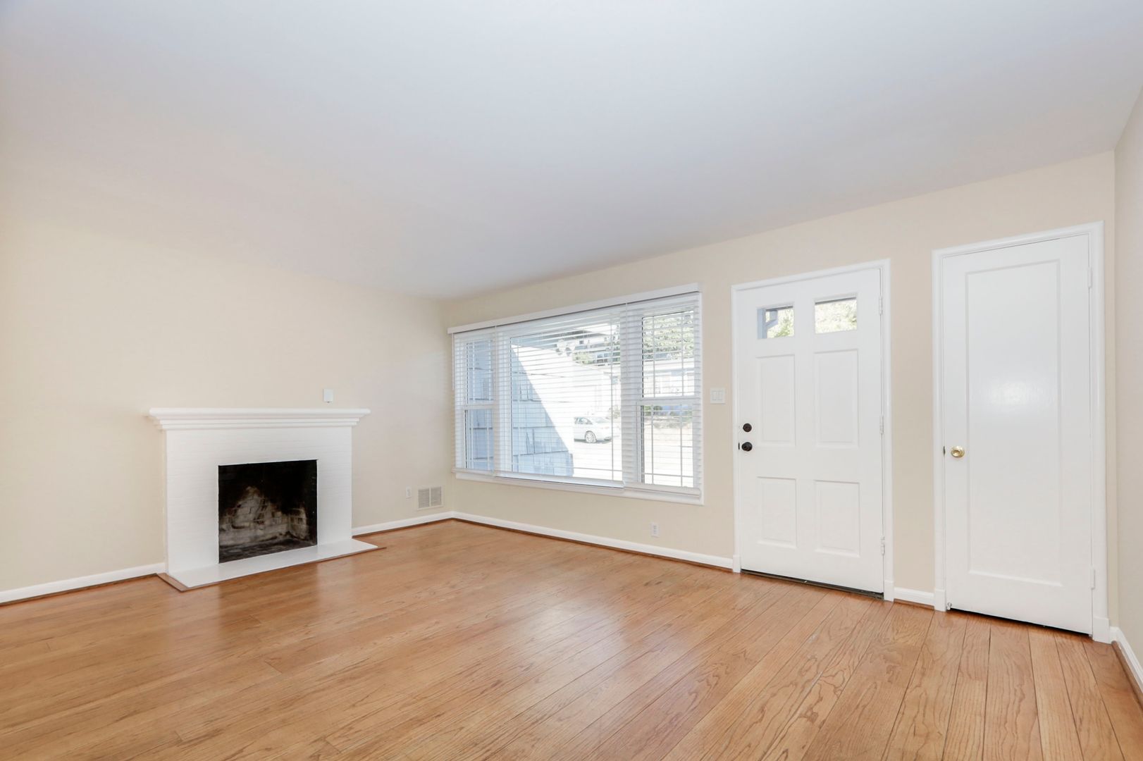 San Mateo House: 320 La Casa Avenue