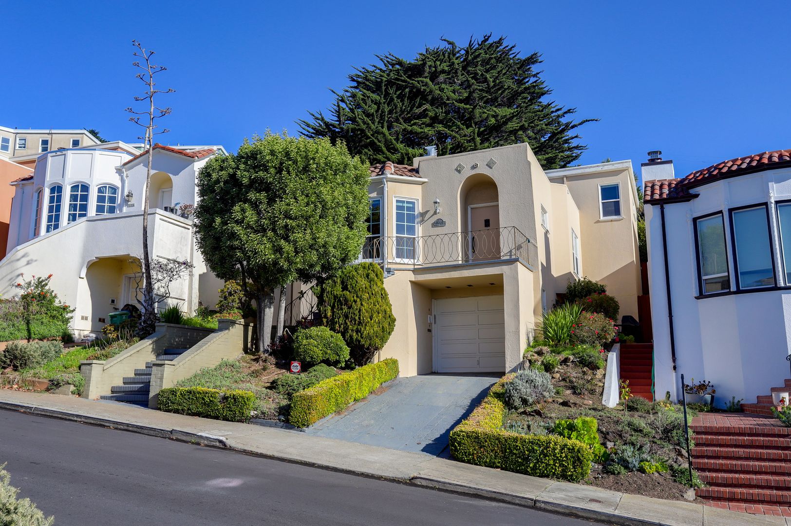San Francisco House: 330 Hazelwood Avenue