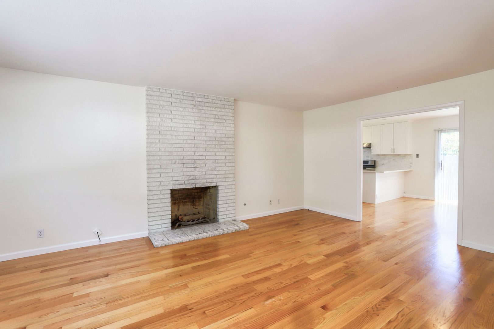 Redwood City Apartment: 264 W Oakwood Blvd