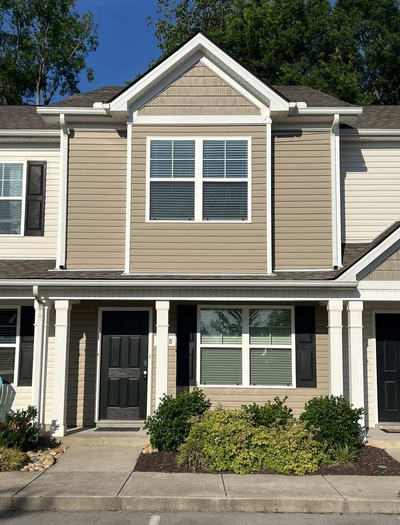 Murfreesboro House: 1128 Tradition Trail