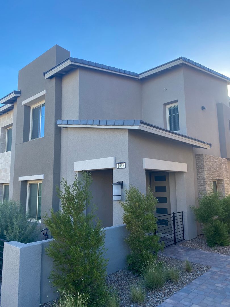 Las Vegas House: 600 N Carriage Hill Dr. #1068