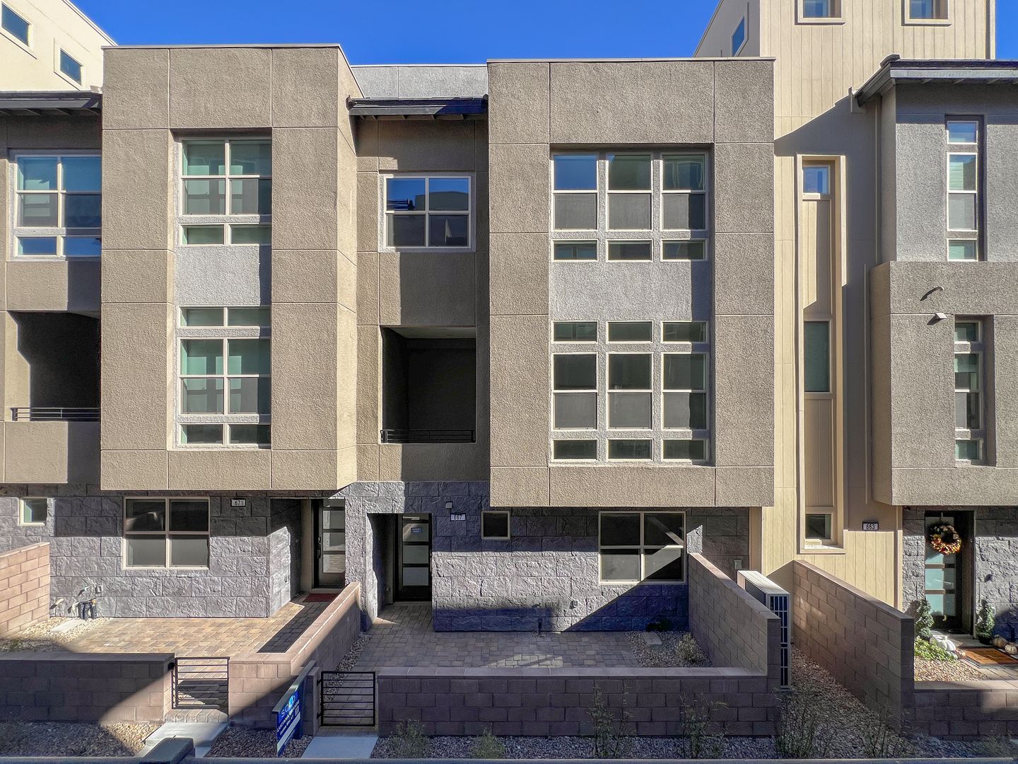 Las Vegas House: 667 Grey Saker