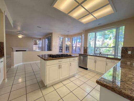 2920 Sunstone St, Las Vegas, NV 89128