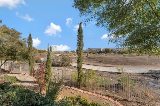 904 Pont Chartrain, Las Vegas, NV 89145