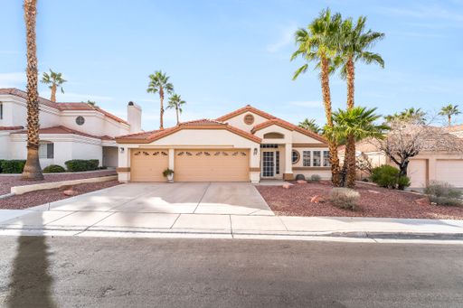 17 Sandwedge Dr, Henderson, NV 89074