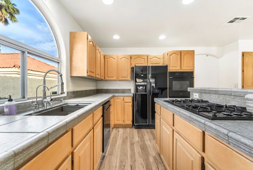 17 Sandwedge Dr, Henderson, NV 89074