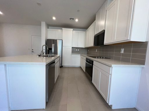 B-230 Wewatta:H-1283, Henderson, NV 89011