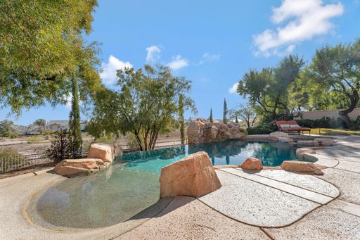 904 Pont Chartrain, Las Vegas, NV 89145