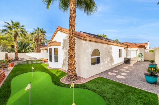 17 Sandwedge Dr, Henderson, NV 89074