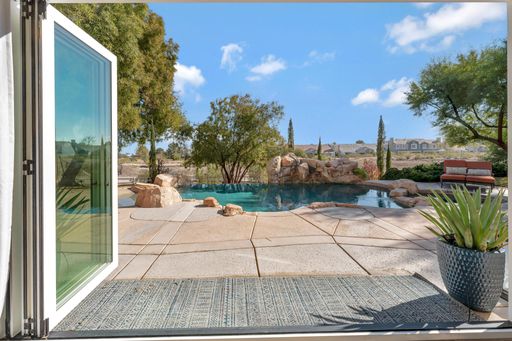 904 Pont Chartrain, Las Vegas, NV 89145