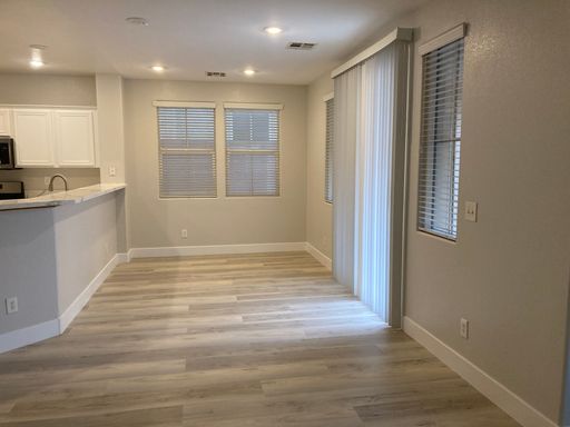 9068 Palomino Park Ct, Las Vegas, NV 89178