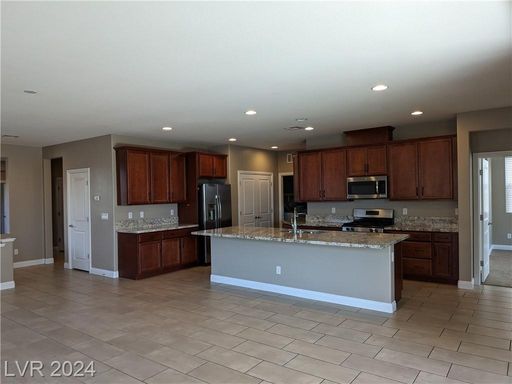 909 Old Creek , North Las Vegas, NV 89084