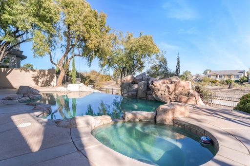 904 Pont Chartrain, Las Vegas, NV 89145