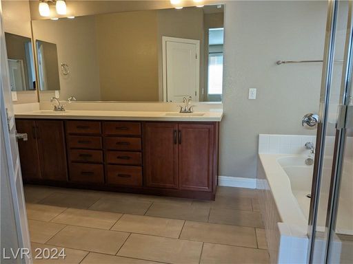 909 Old Creek , North Las Vegas, NV 89084