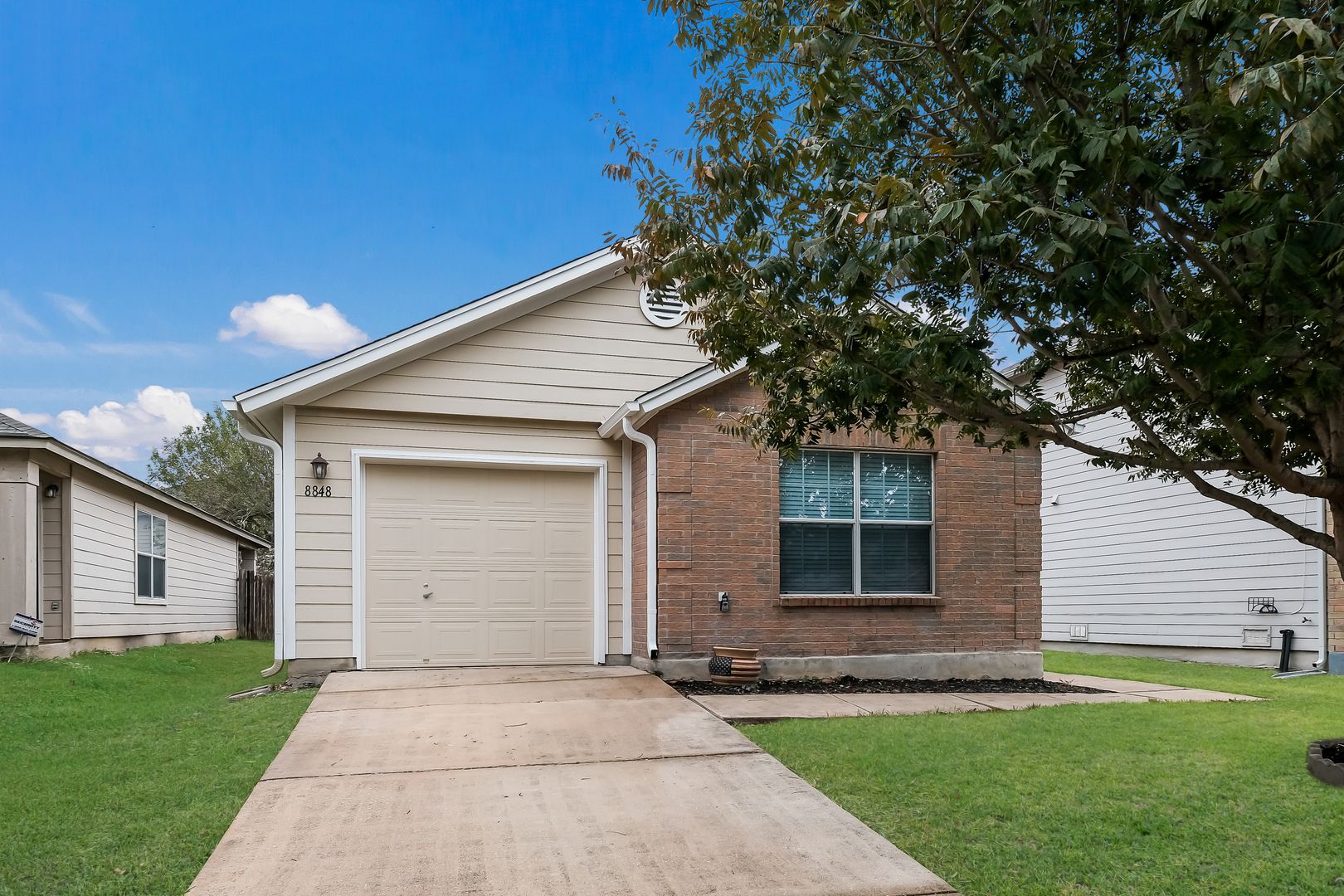 Converse House: 8848 Staghorn Mill