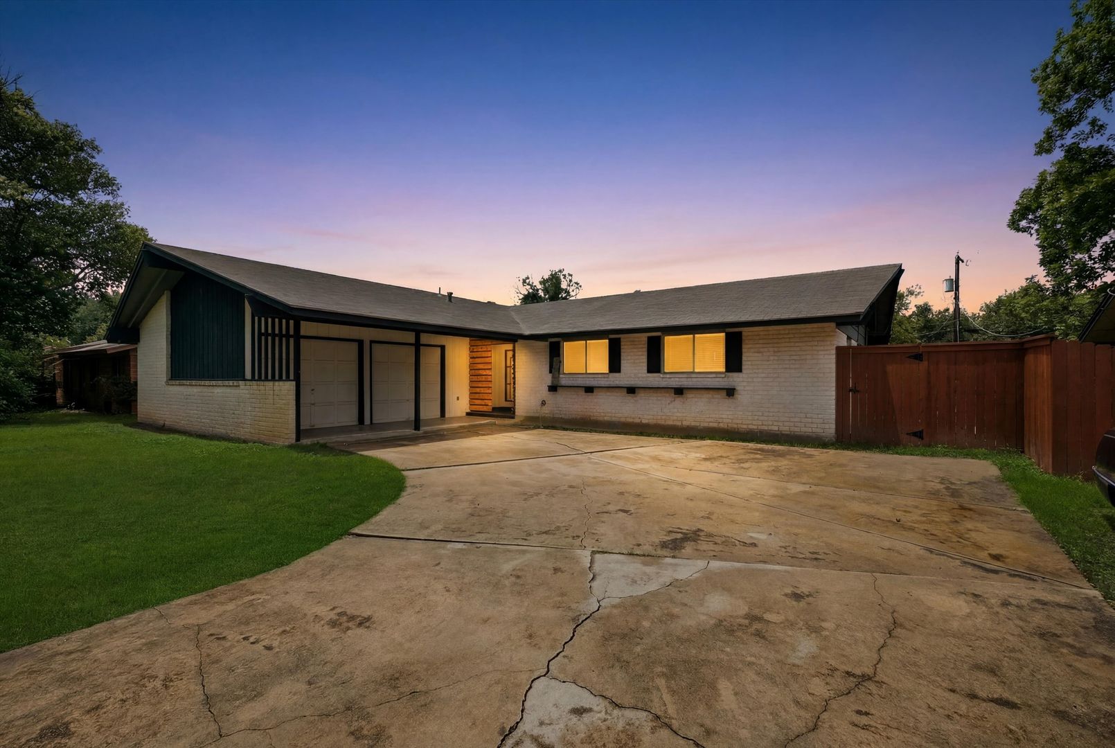 San Antonio House: 3331 Nantucket Dr.