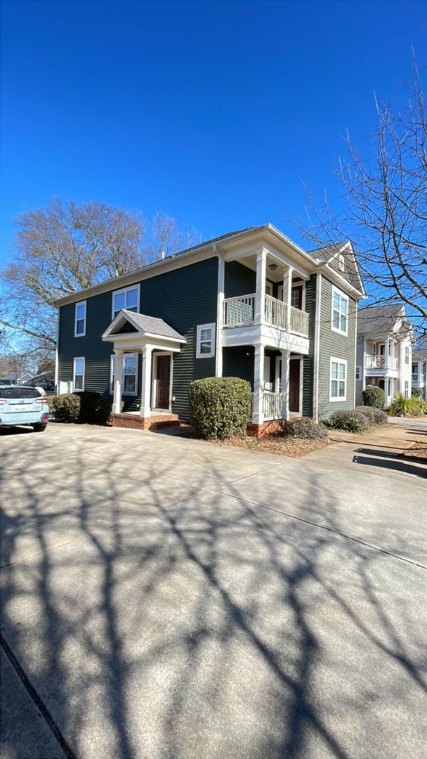 Greenville Apartment: Kingsview St