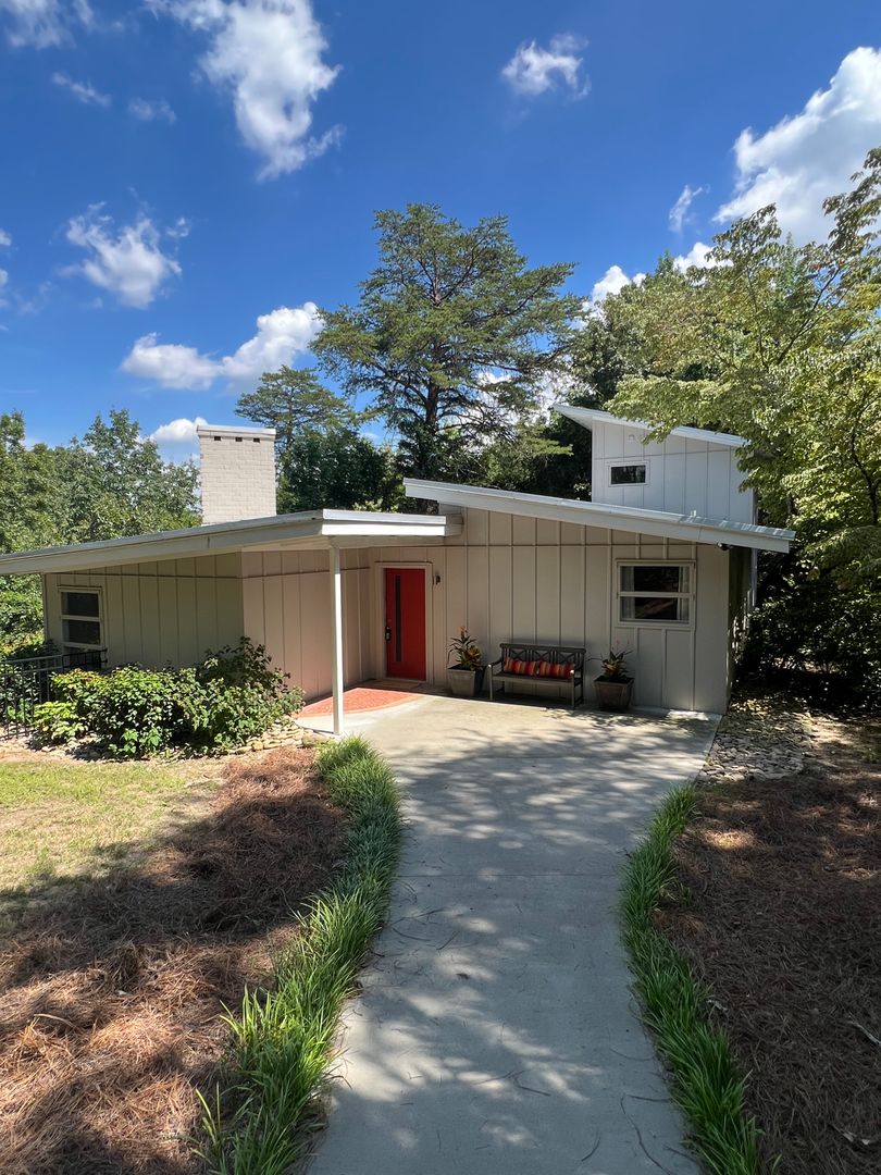 Paradise found! The perfect executive work from home retreat on Paris Mountain with Spectacular Mountain Views!