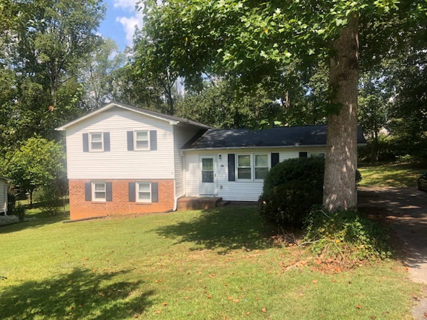 Travelers Rest House: 241 Lorraine Drive