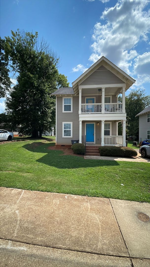 Greenville Apartment: Verner Springs Rd