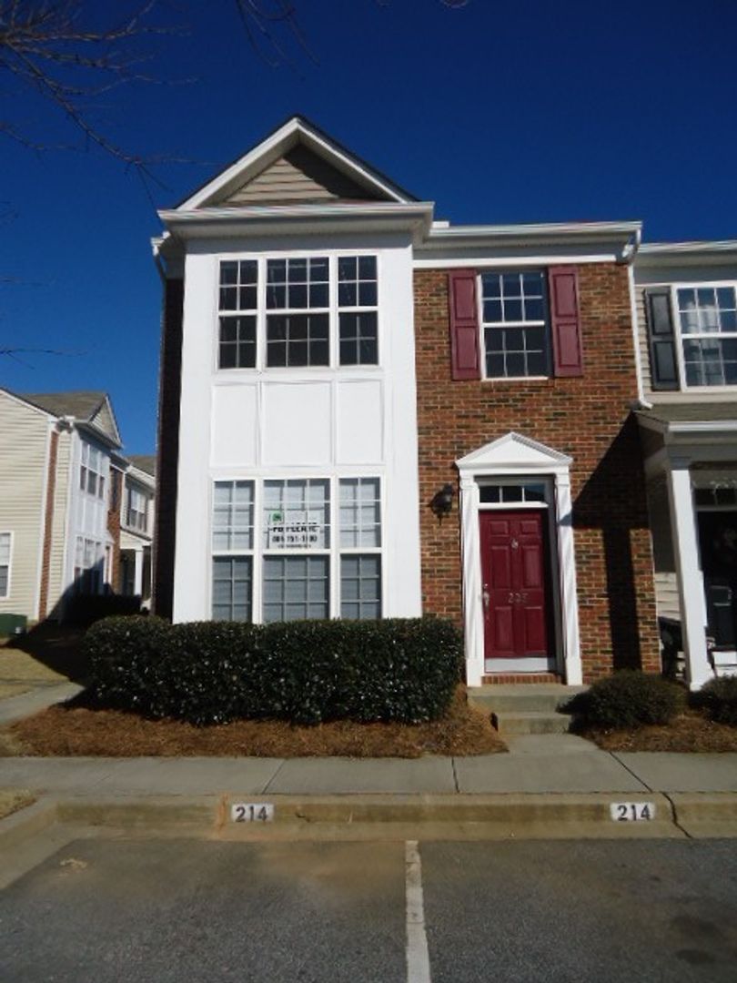 Mauldin House: 208 Bedwin Ct
