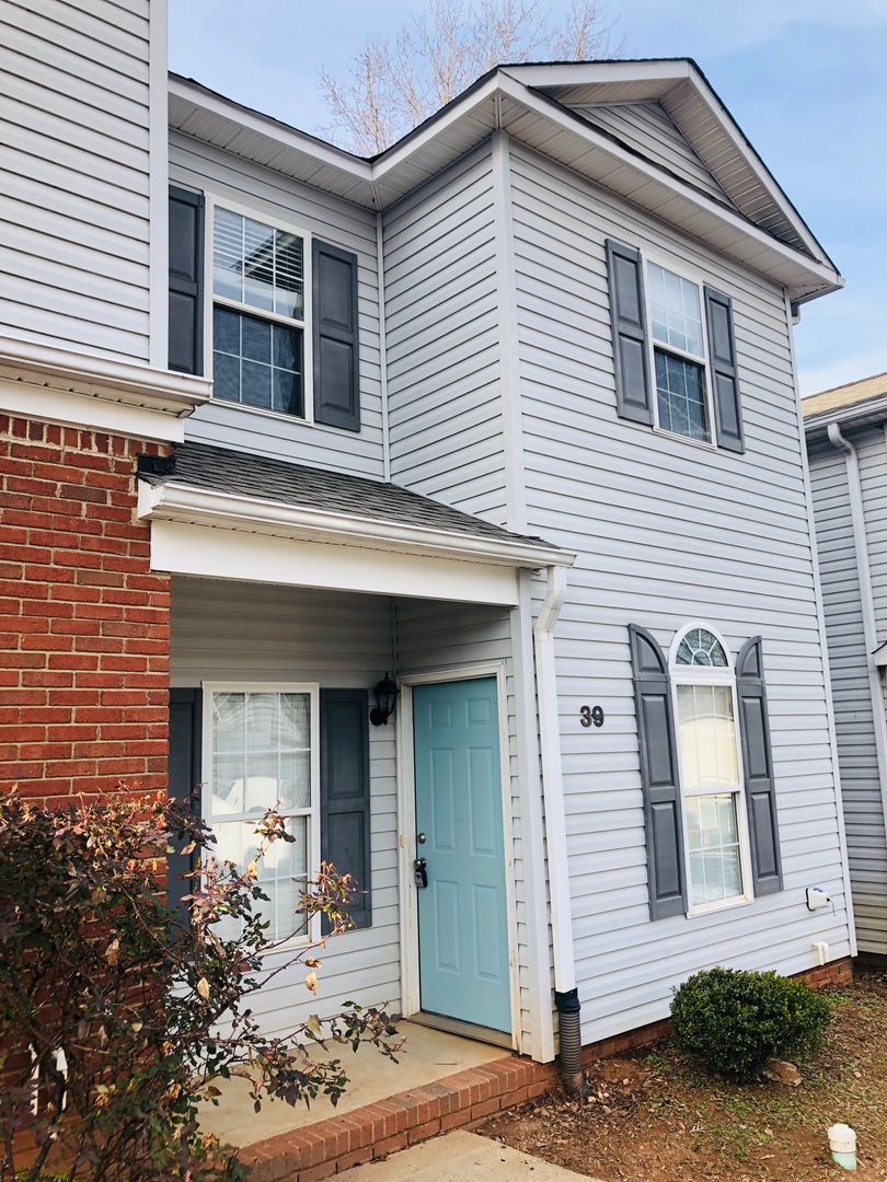 Greer House: 39 Huntress Drive