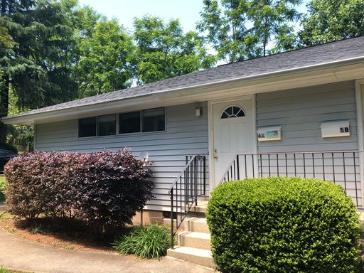 1 BR/1 BA Duplex in North Main Area of Greenville - perfect for a Single Professional or Couple – photo 1