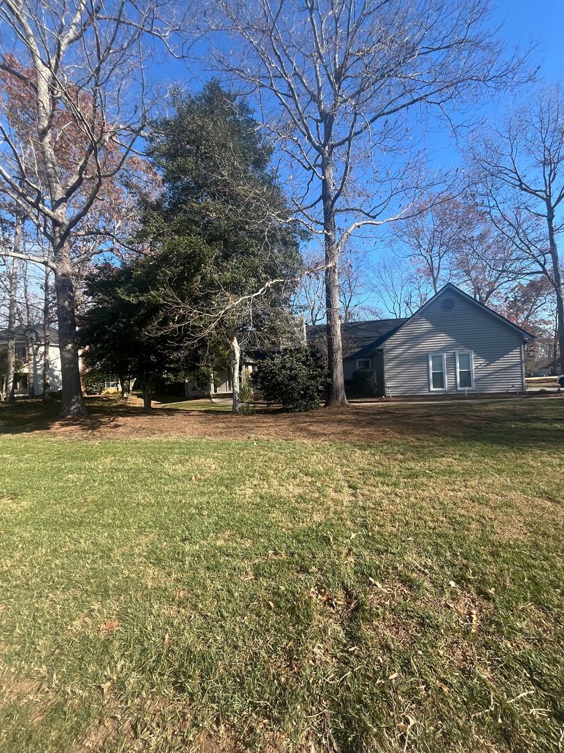 Simpsonville House: 17 Shadow Mist Drive