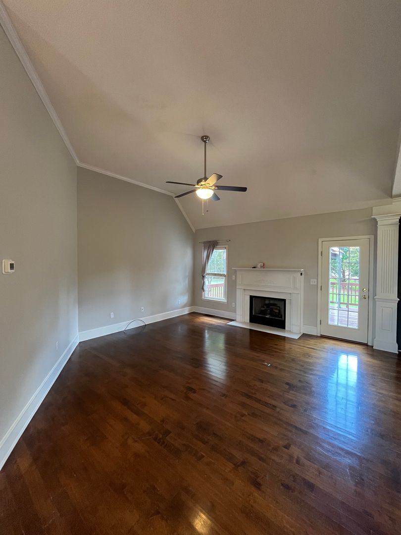 259 Faye Ct 4 of 12
