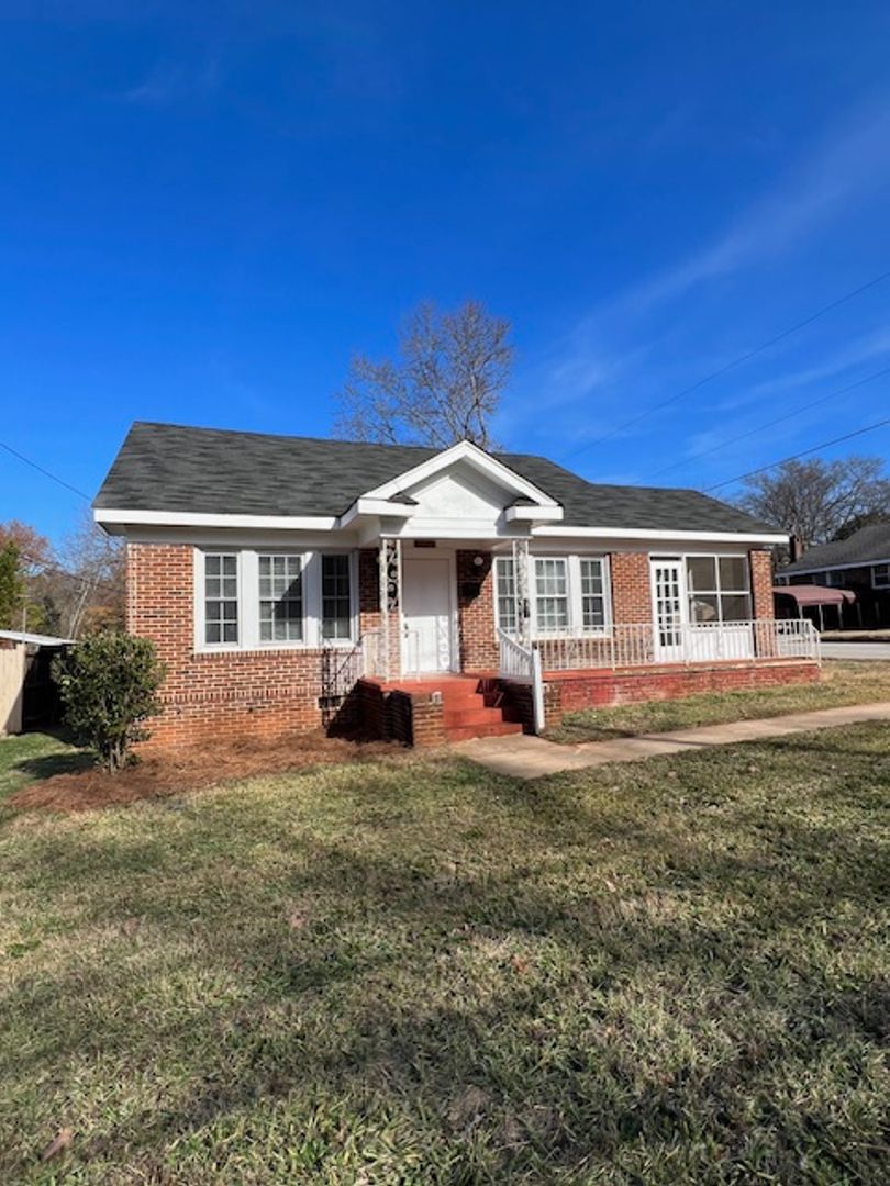 Greenville House: 3112 Old Buncombe