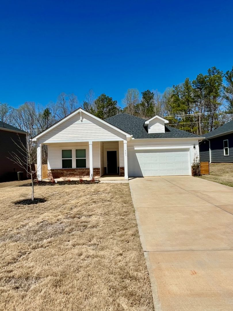 Gray Court House: 503 Yellowstone Trail