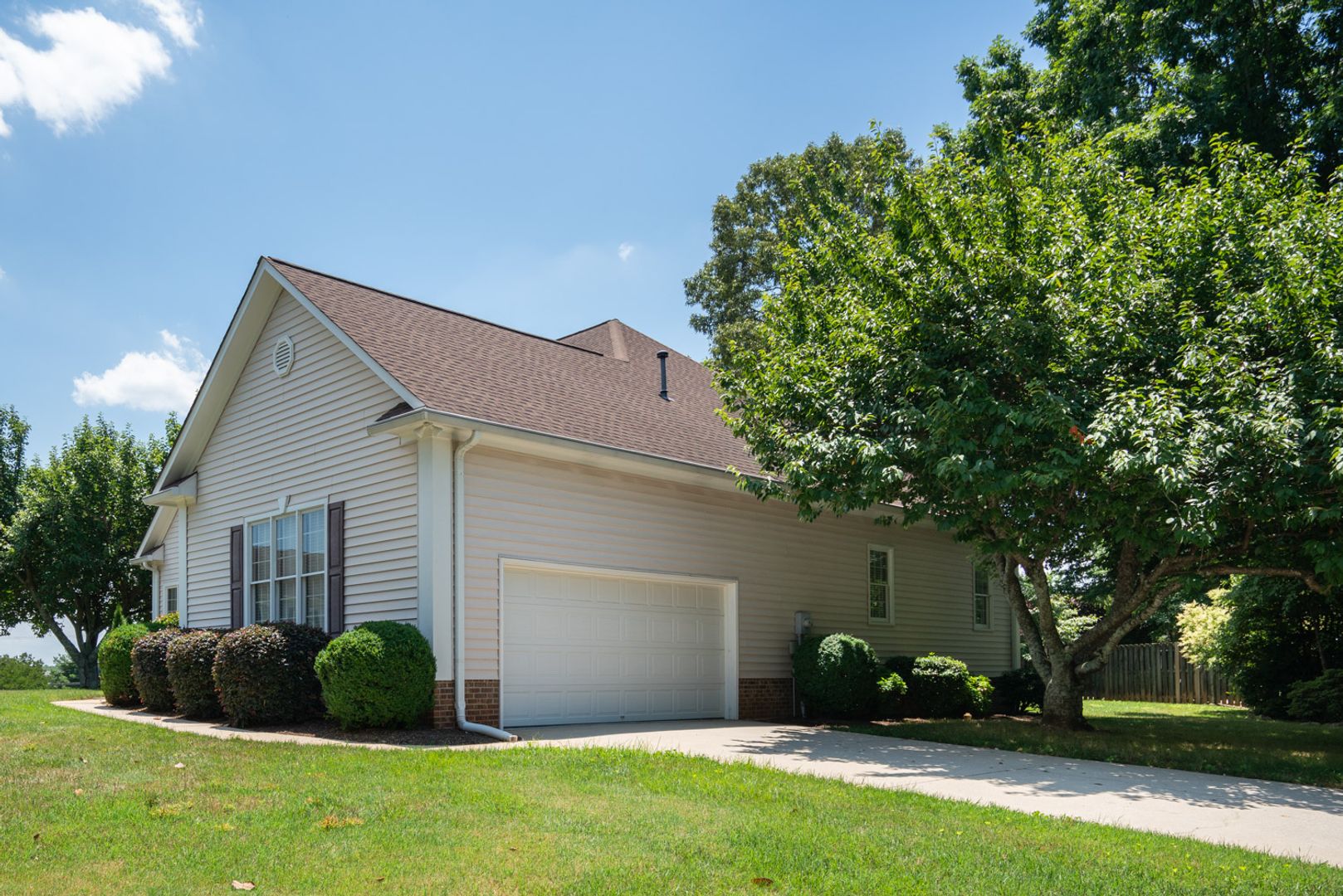 201 West Hypericum Lane 3 of 8