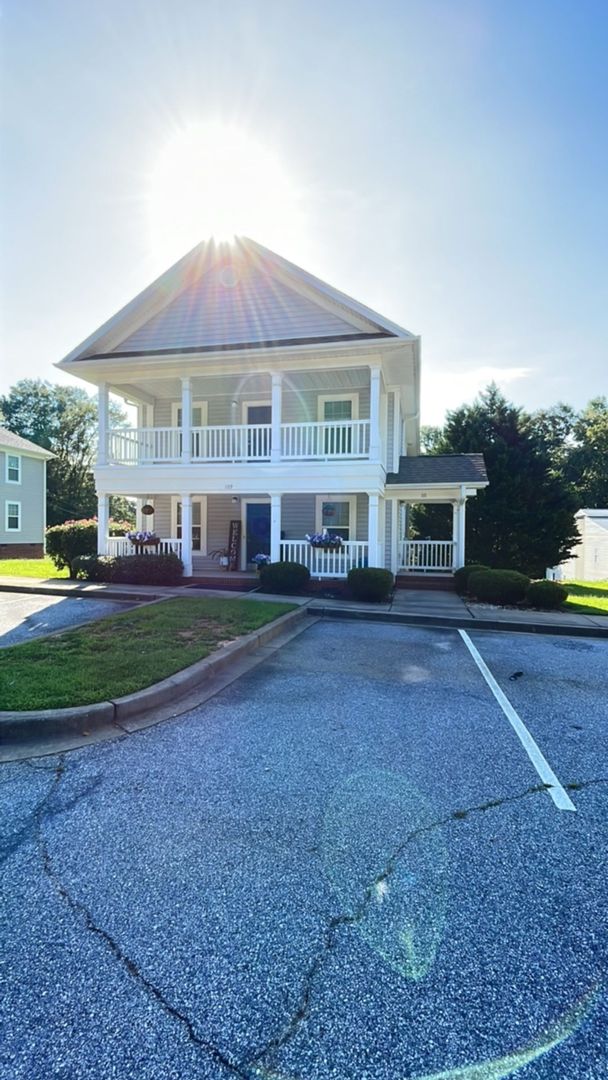 Mauldin Apartment: 111 Aleda Terrace