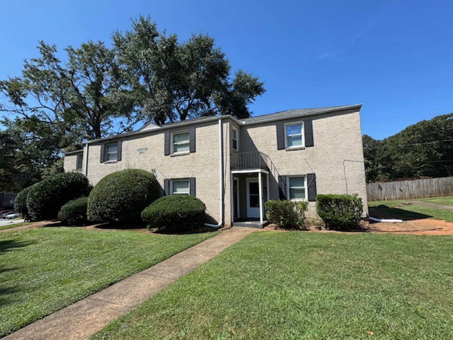 Downtown living at its best!  This Cute - Remodeled - 2-Story End-Unit Condo is so convenient to all that Downtown Greenville has to offer. 2 BD and 1 Full BA and freshly painted throughout and New LVP Flooring. All New Stainless Appliances Included
