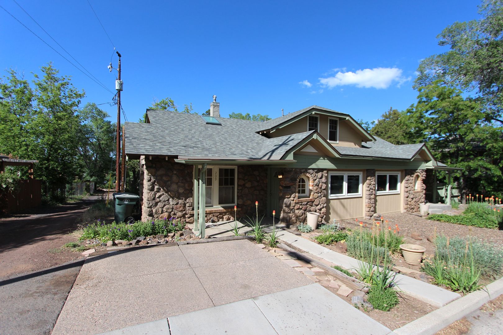 Flagstaff Townhome: 209 E. Dale Ave