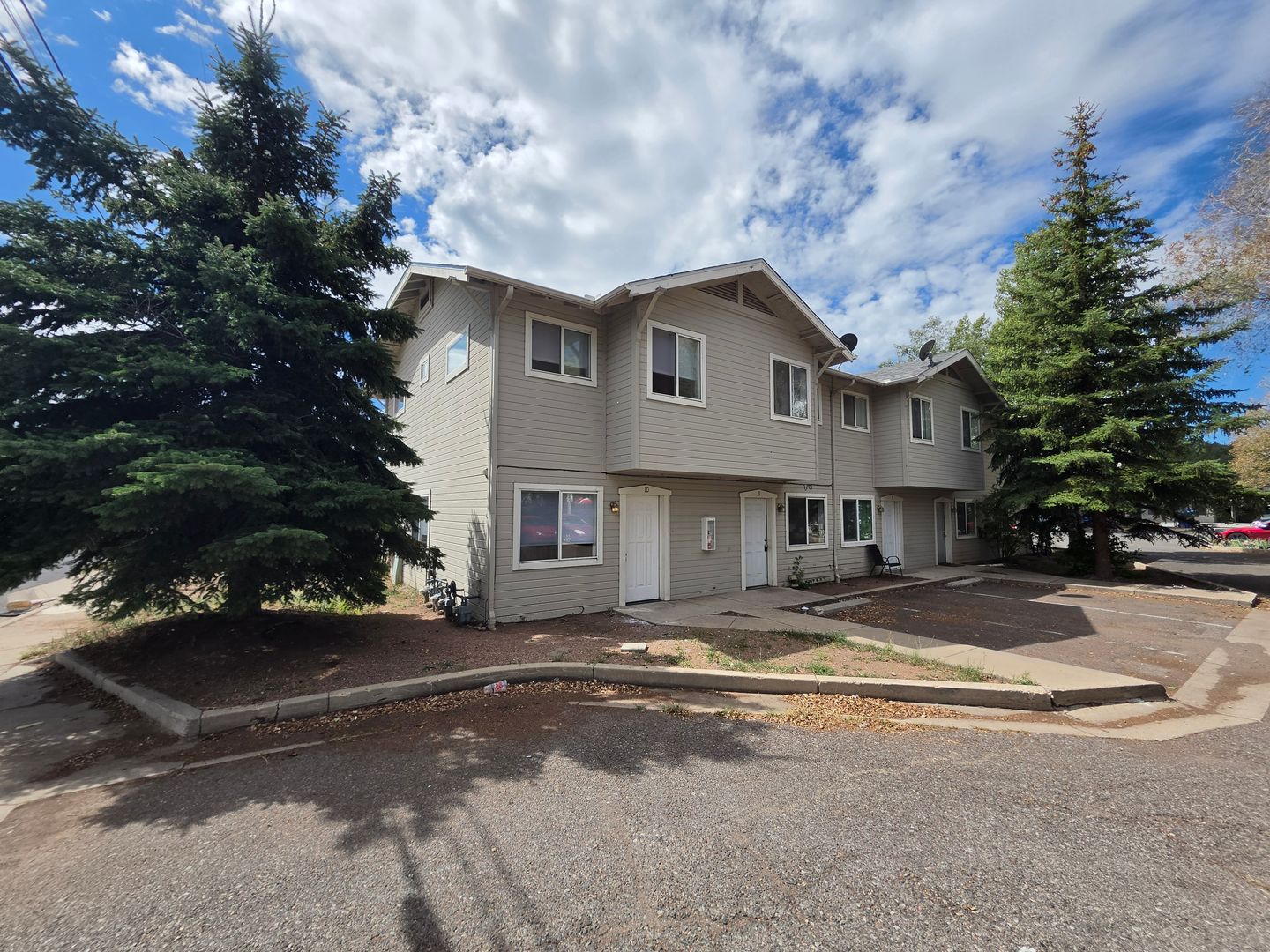Flagstaff Apartment: 1906 N. Main St.