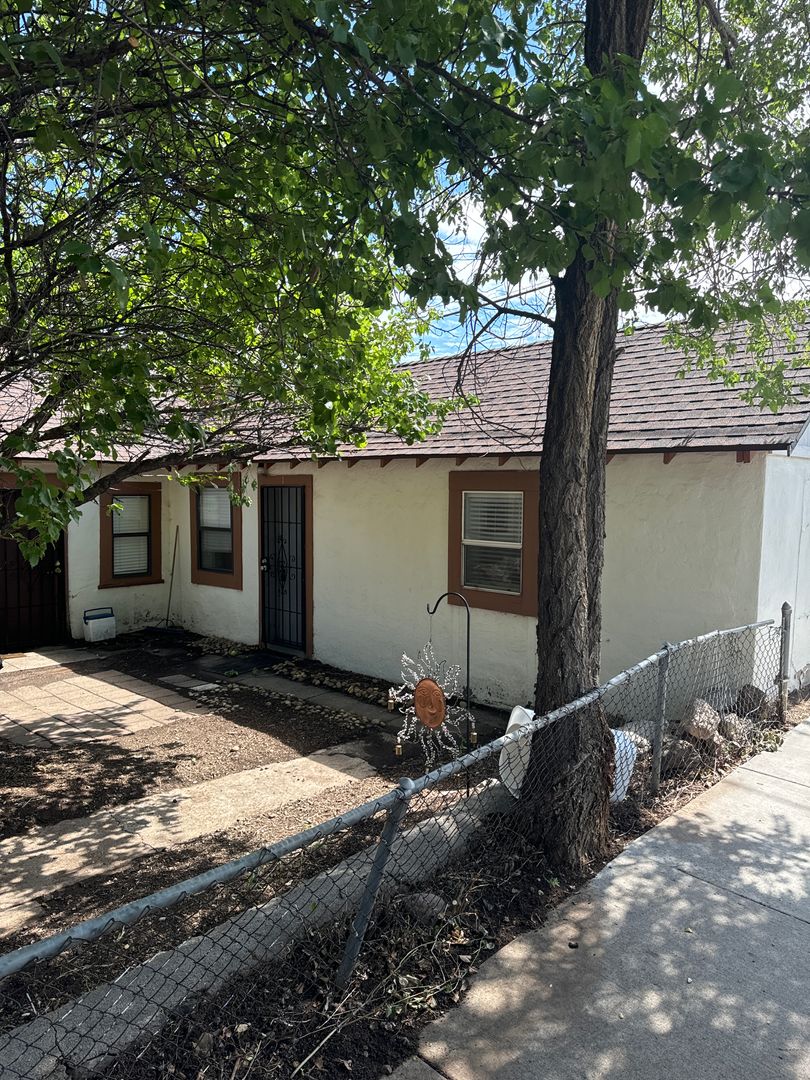 Flagstaff Apartment: 24 W.C. Riles