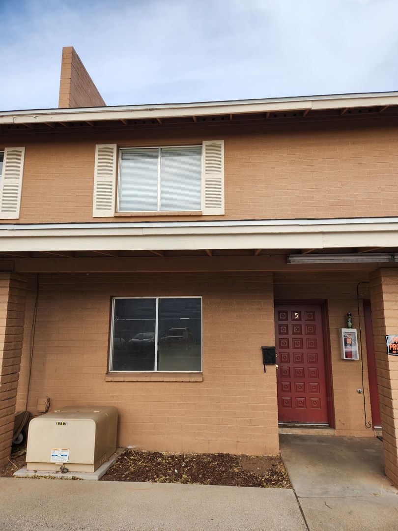 Flagstaff Apartment: 480 N Switzer Canyon Drive