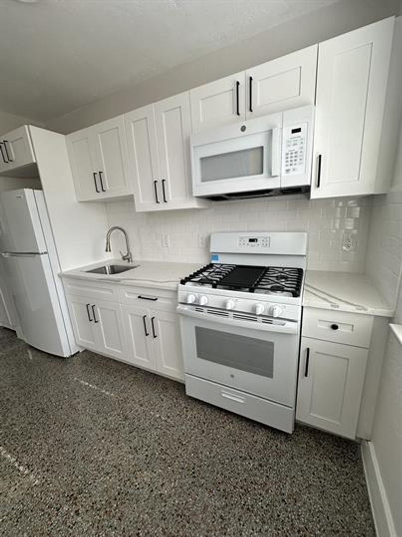 Miami Apartment: 211 SW 18 Avenue