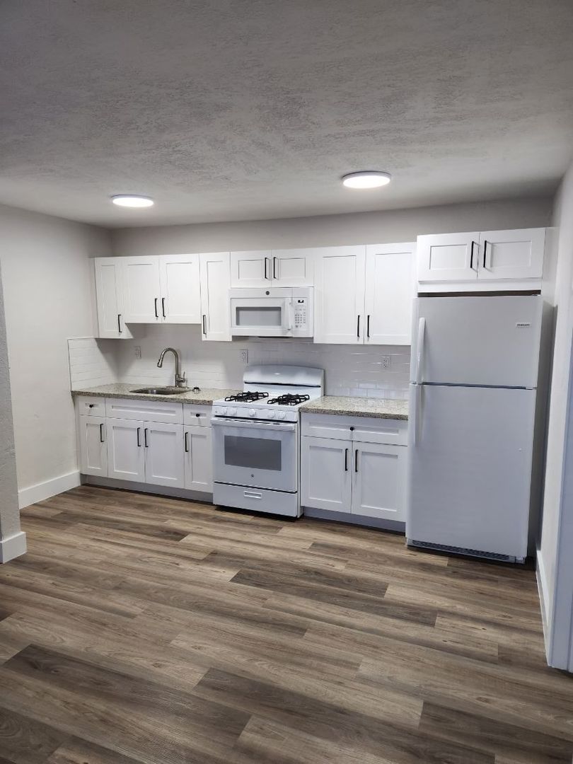 Hialeah Apartment: 25 W 6 Street