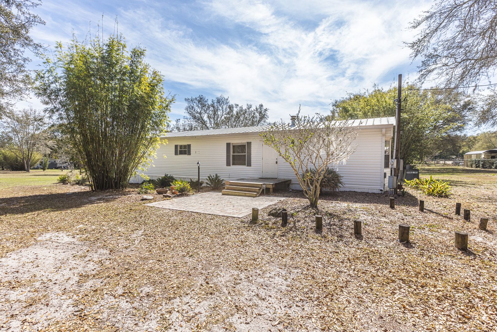 Weirsdale House: 1824 Marion County Road
