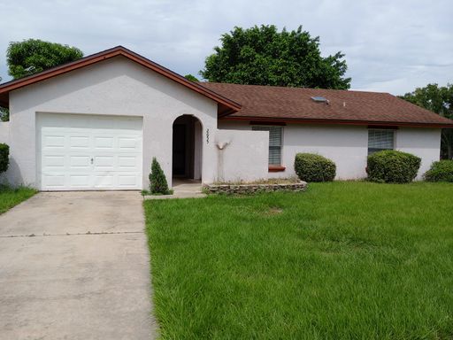 2/2 On Large Corner Lot Located in Pepper Mill!!! – photo 1
