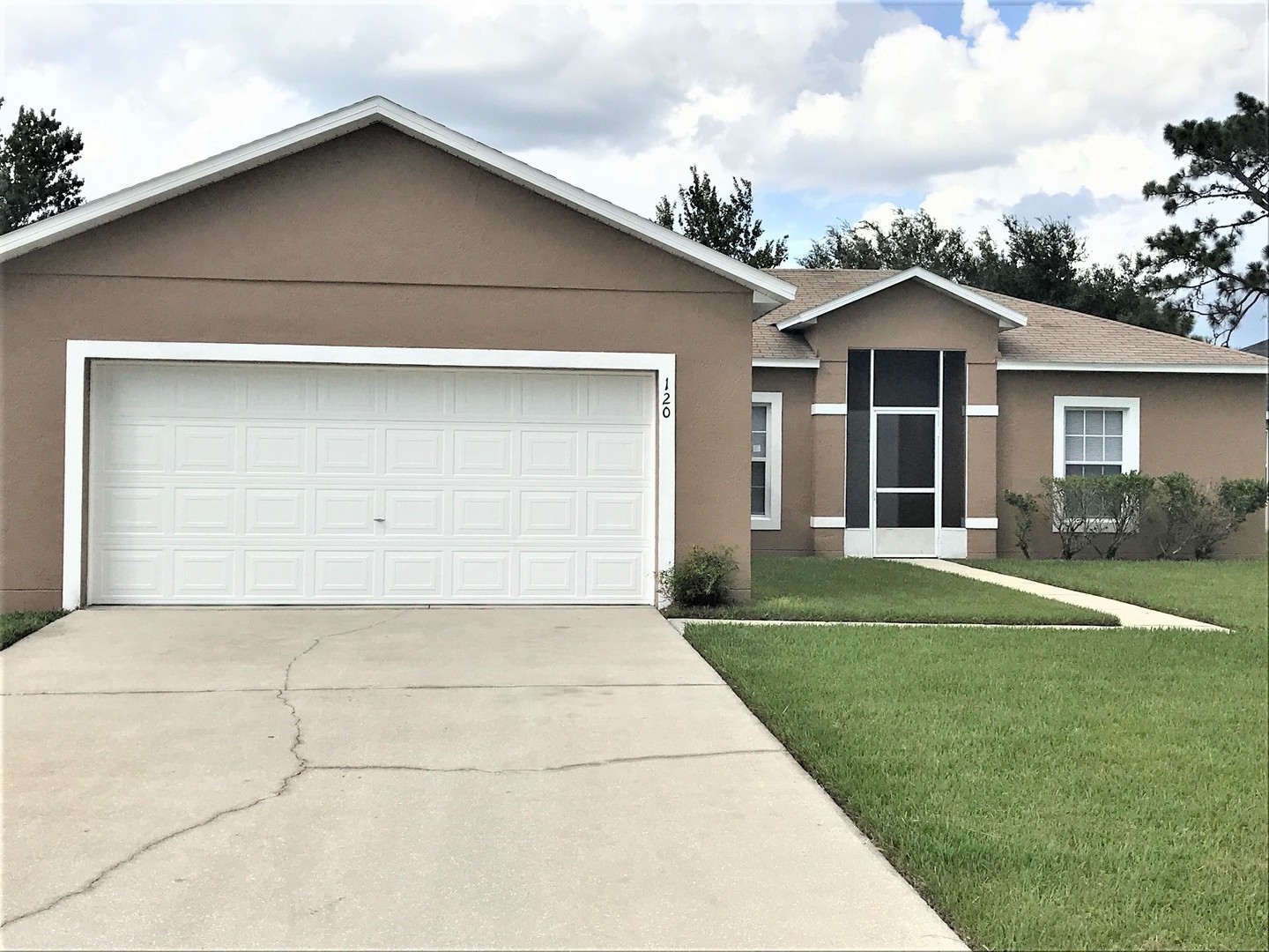Kissimmee House: 120 Nicholas Court