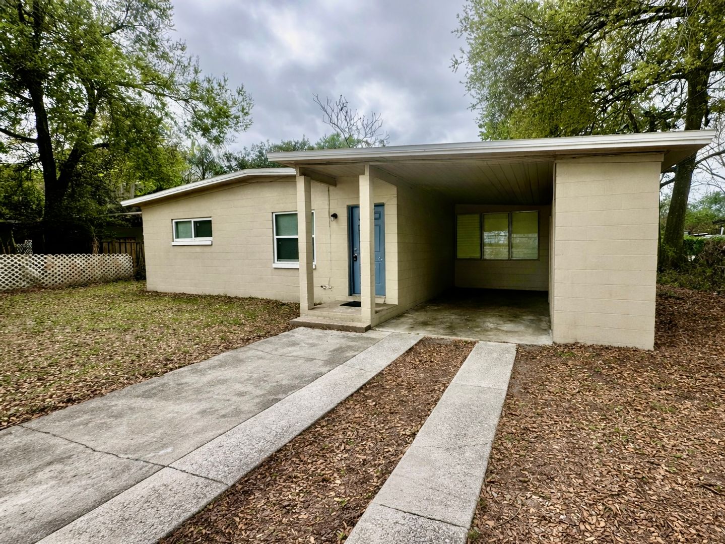 Orlando House: 1624 Queensway Road