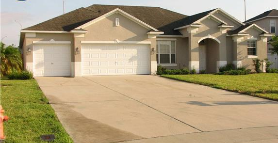 Oakland House: 225 Largovista Drive