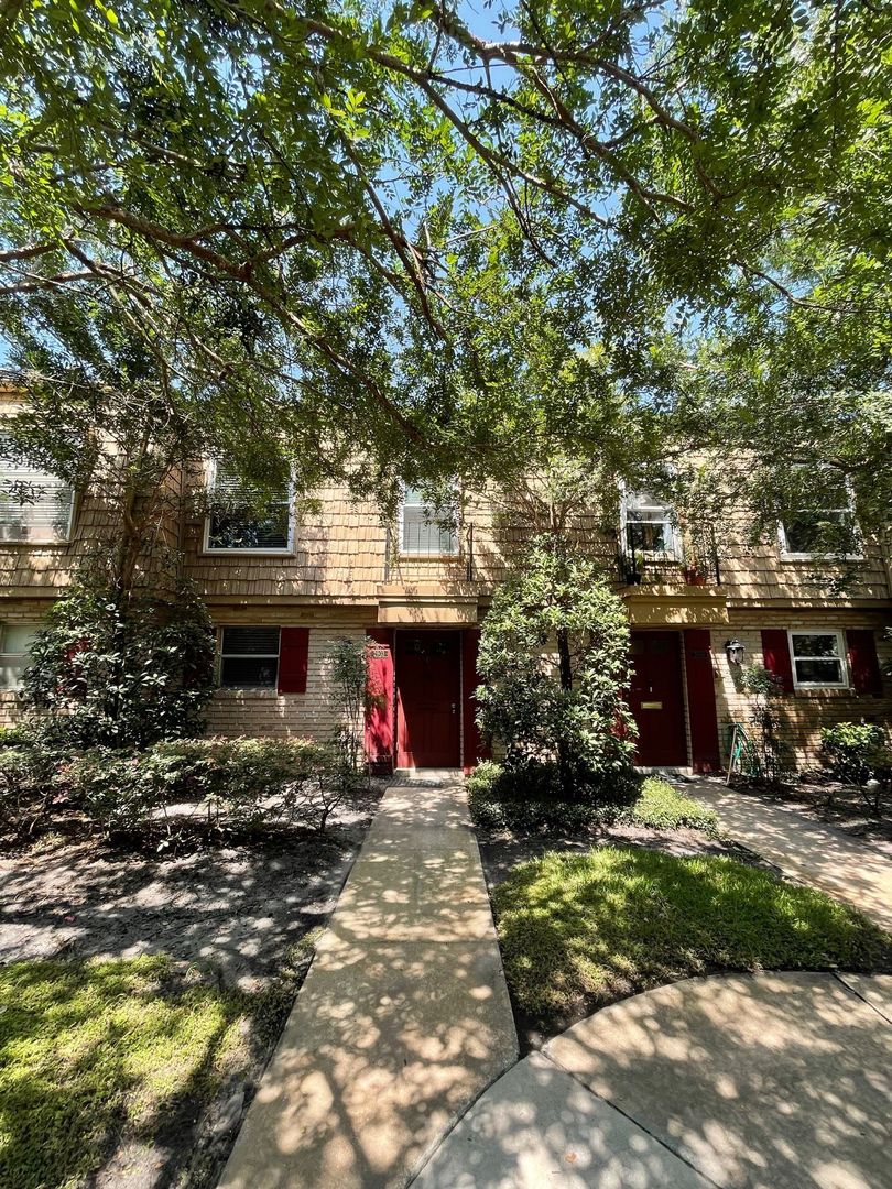 Winter Park Apartment: 200 St. Andrews Blvd